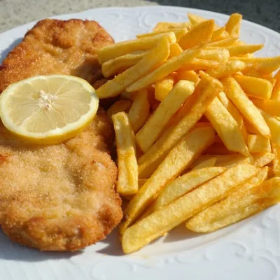 Schnitzel mit Pommes Frites